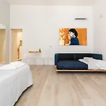 Palazzo Della Porta 4* Napoli
